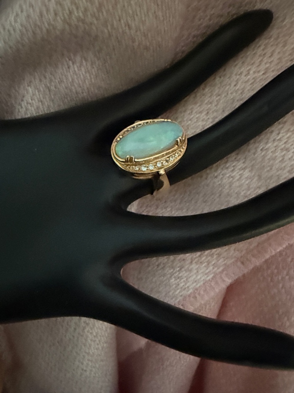 Gorgeous 14K Gold Ring with Light Blue Opal Stone. 14 natural cut diamonds. - Picture 5 of 16